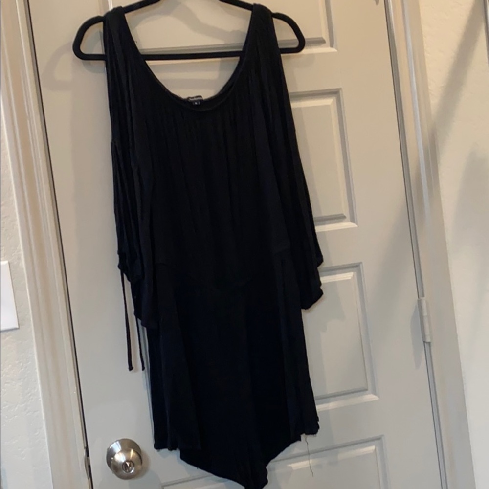 Back shorts romper with cold shoulder arms